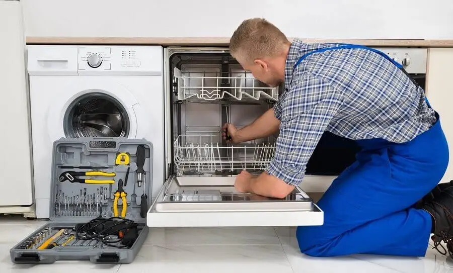 Gölyaka Termodinamik servisi teknisyen ekibi beyaz eşya tamiri yaparken